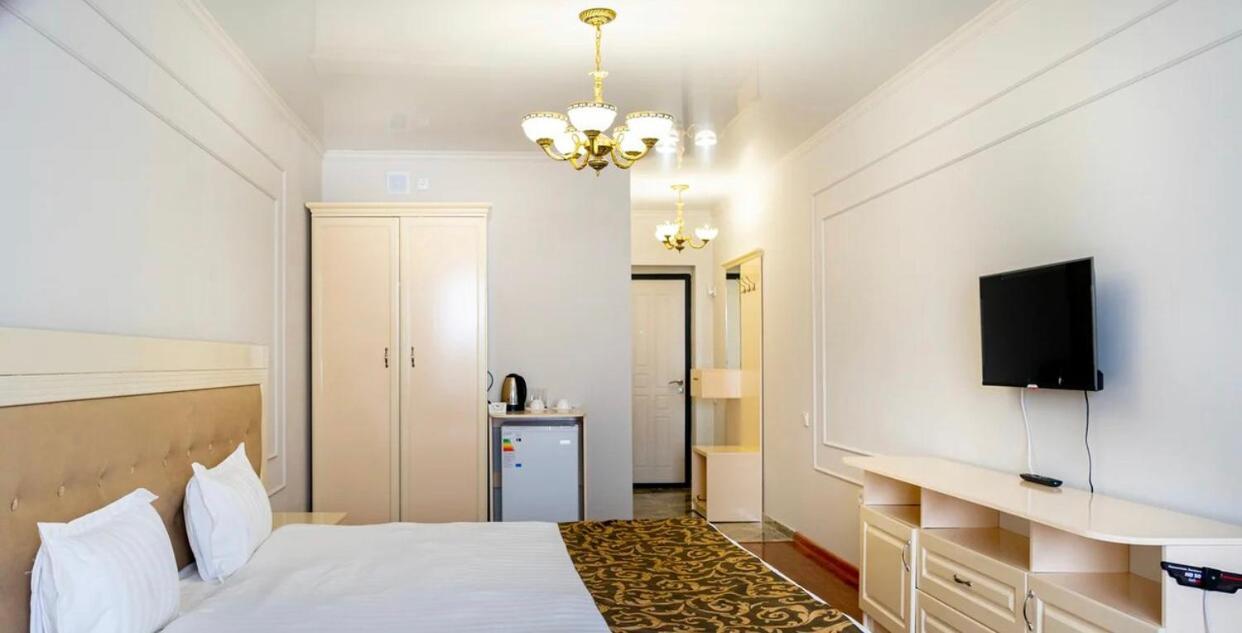 Gold Boutique Hotel Alma-Ata Exteriör bild